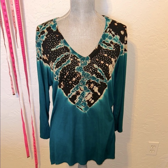 Green, Black and Tan Women's v-neck Top. Sz. XL  Beautiful design - Picture 1 of 12